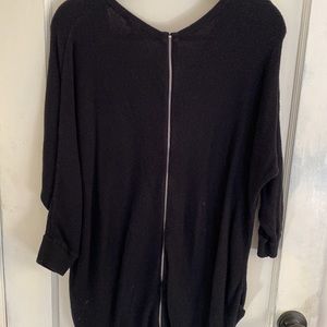 Black Express sweater! Zipper Back detail! 🖤